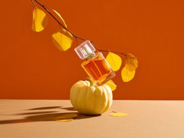 Uno de los perfumes más recomendados para el otoño son aquellos que tiene un aroma afrutado.