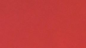 Sabrina Carpenter arregla su cabello con un spray de 20 dólares.