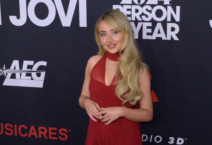 Sabrina Carpenter es la nueva imagen de Redken.