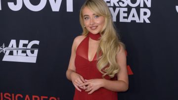 Sabrina Carpenter es la nueva imagen de Redken.