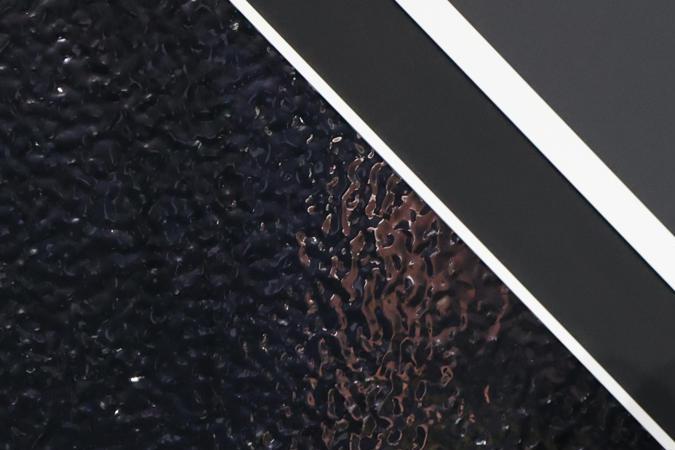 Taylor Swift en la alfombra "negra" de los VMAs. 