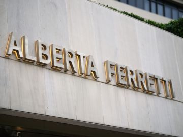 La firma Alberta Ferretti ya reveló el nombre de su nuevo director creativo para la próxima temporada 2025.