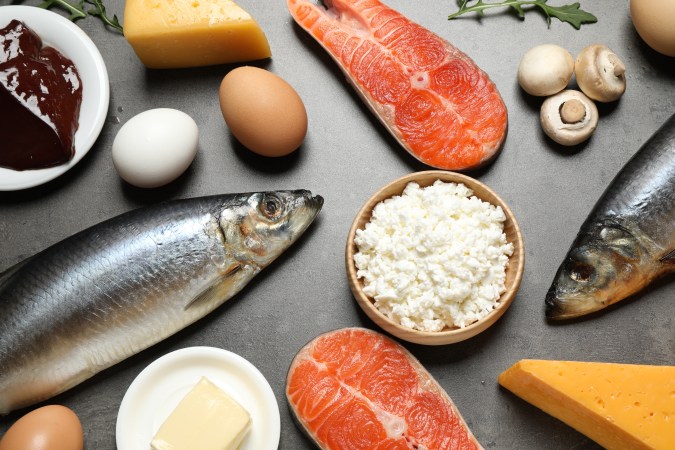 El pescado y los huevos son alimentos ricos en proteína.