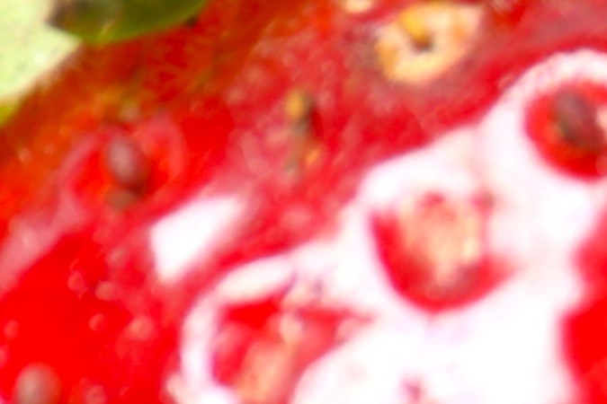 Las fresas y arándanos puedes acompañar tus snacks para cuidar el cabello.