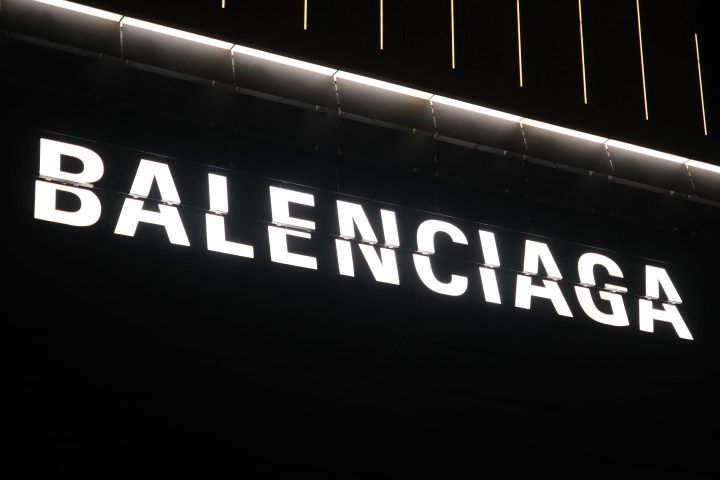 Balenciaga presentó su nueva colección en la Semana de la Moda en París.