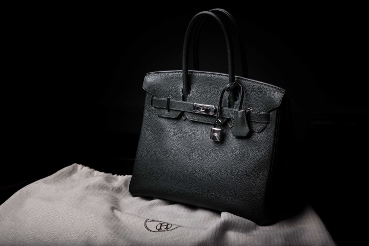 El bolso original Birkin oficialmente llegó a la la ciudad de la moda.