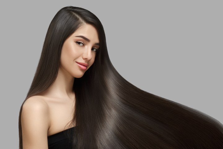 Glass Hair es la tendencia que aporta un acabado brillante en el cabello.