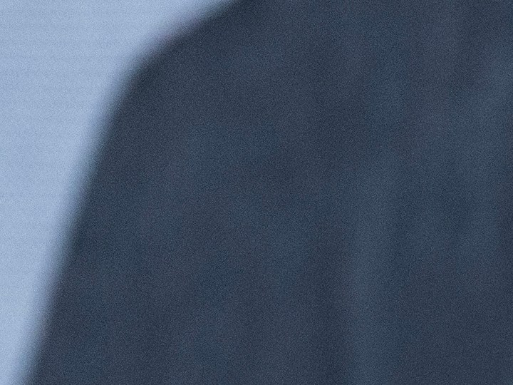 Charli XCX destaca por su nueva colaboración con Converse.