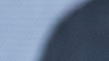 Charli XCX destaca por su nueva colaboración con Converse.