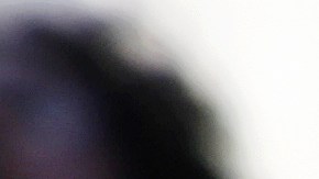 Claudia Schiffer promociona el nuevo producto de Rhode para hidratar la piel.