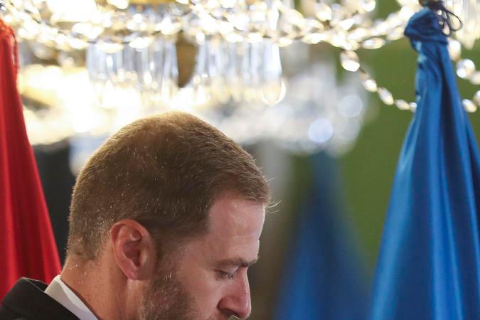 La princesa Leonor recibe de manos del alcalde de Oviedo, Alfredo Canteli, el título de alcaldesa honoraria de Oviedo.