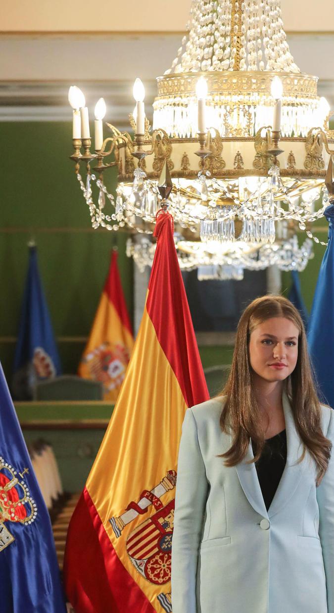 La Princesa Leonor luce un nuevo look de traje.