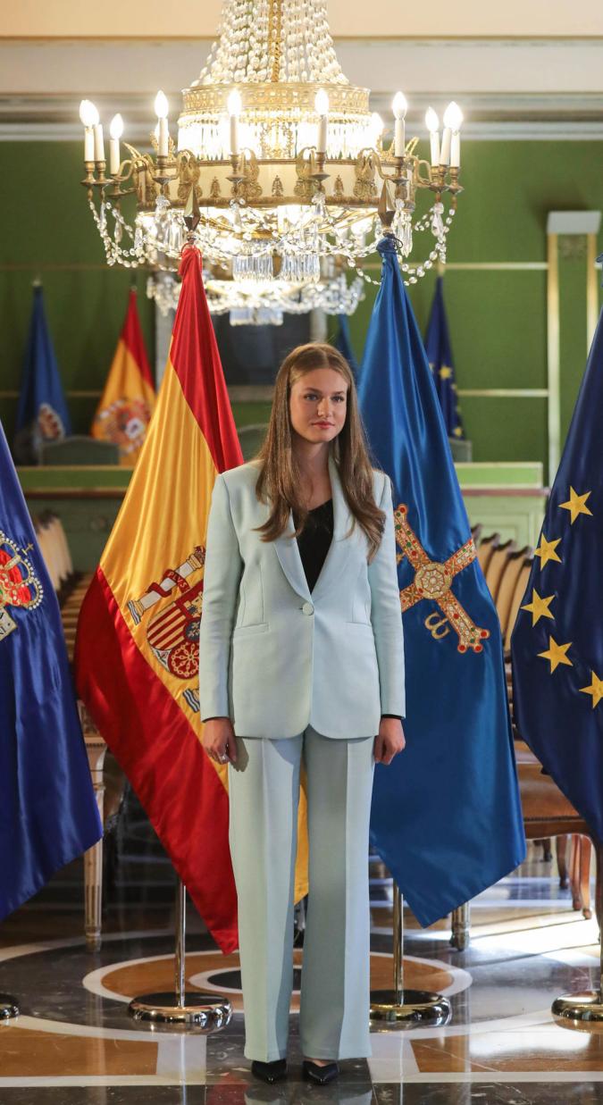 La Princesa Leonor luce un nuevo look de traje.
