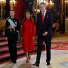 La Reina Letizia se viste de rojo en el reciente acto oficial de España.