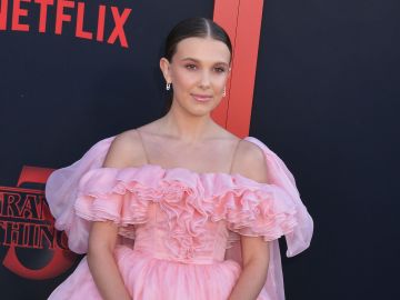 Millie Bobby Brown usó un vestido de novia de la firma Galia Lahav.