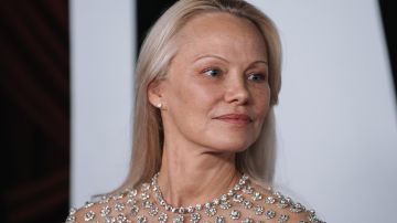 Pamela Anderson destacó en la ceremonia de los Premios Glamour.