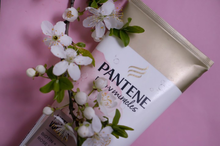Pantene posee el producto ideal para que luzcas puntas saludables en tu pelo.