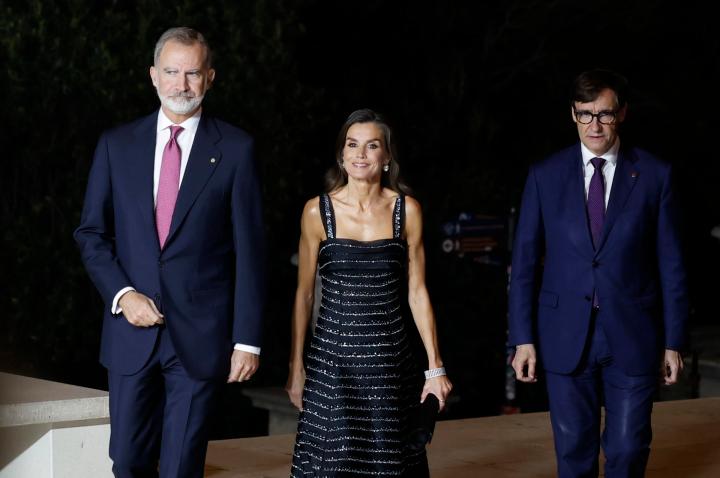La reina Letizia destaca con un nuevo vestido en la ceremonia de Premio Planeta.