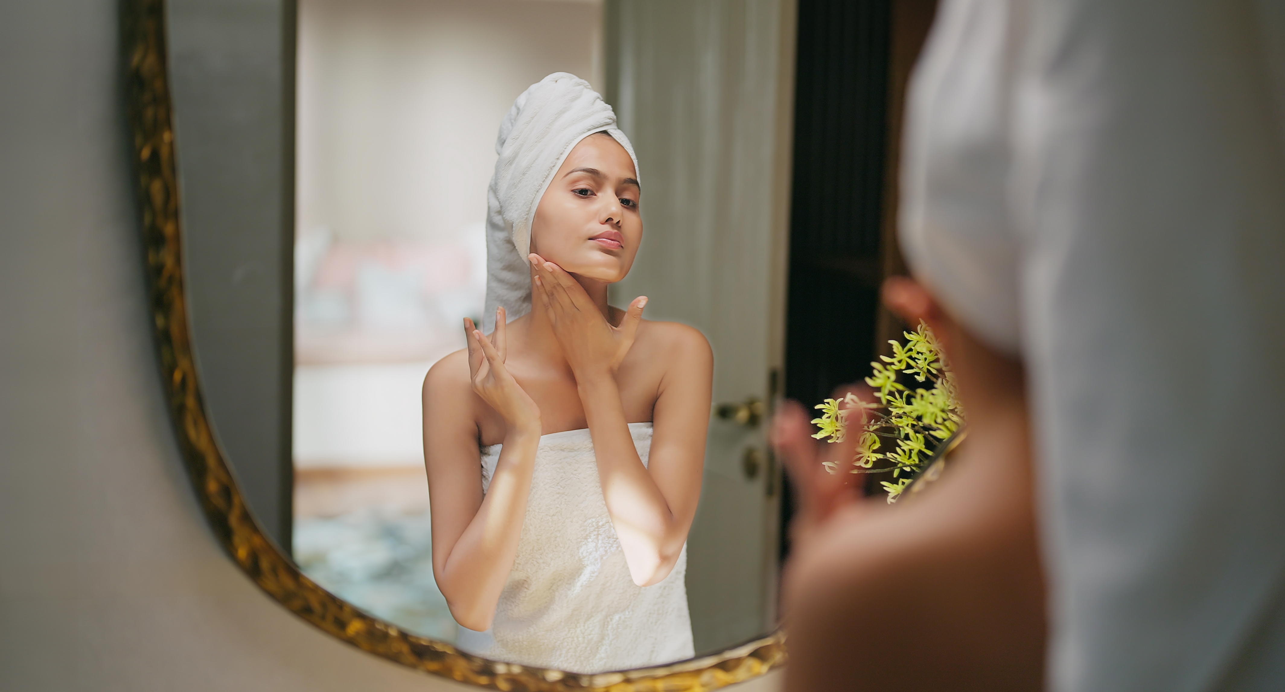 Cuida tu piel antes de dormir para que los productos actúen durante la noche.