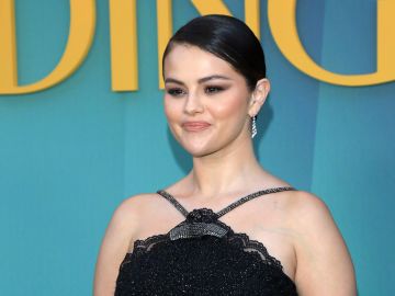 Selena Gómez usa un tipo de aceite para cuidar sus cejas.