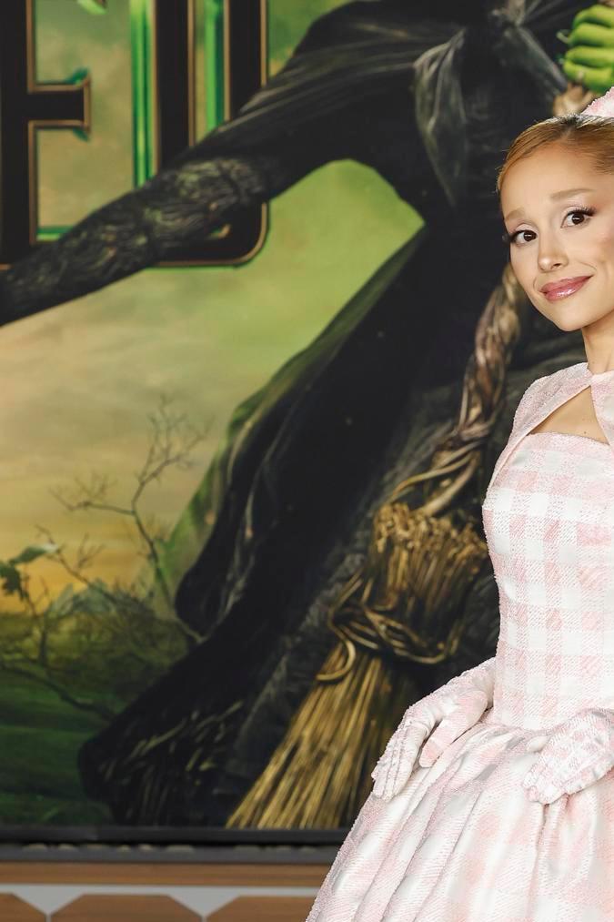 Ariana Grande acudió a la premiere de Wicked en Los Ángeles