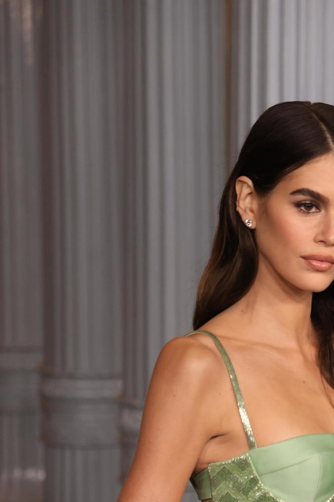 Kaia Gerber asiste a LACMA Art + Film Gala 2024.