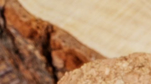 El agua de arroz ayuda a aumentar el brillo natural en el cabello.