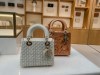 Dior presentó los nuevos bolsos Lady Dior de artistas internacionales.