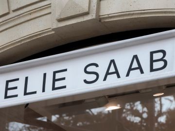 El diseñador Elie Saab celebra su trayectoria en la moda.