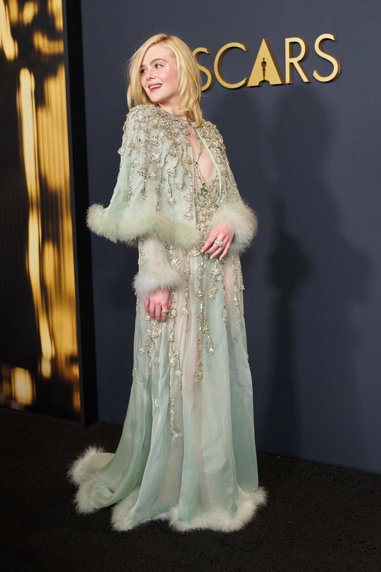 Elle Fanning en la alfombra de los Governors Awards.