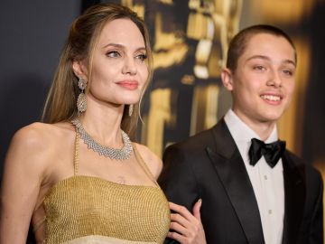 Angelina Jolie acudió a los Governors Awards con su hijo.