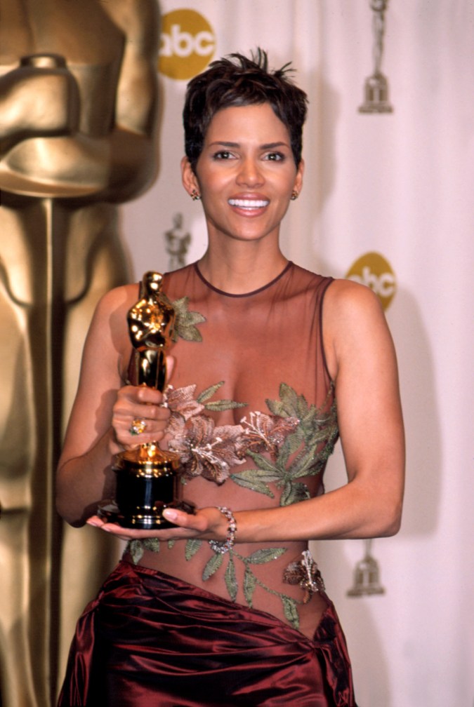 Halle Berry en la gala de los Premios Oscar en 2002.