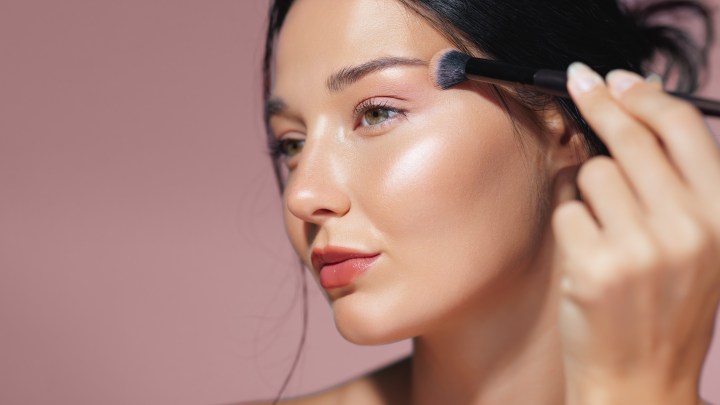 Mejora tu maquillaje al extenderlo con la técnica del Long Lasting Makeup.