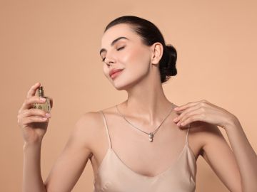 Usa los perfumes adecuados para proyectar tu elegancia y feminidad.