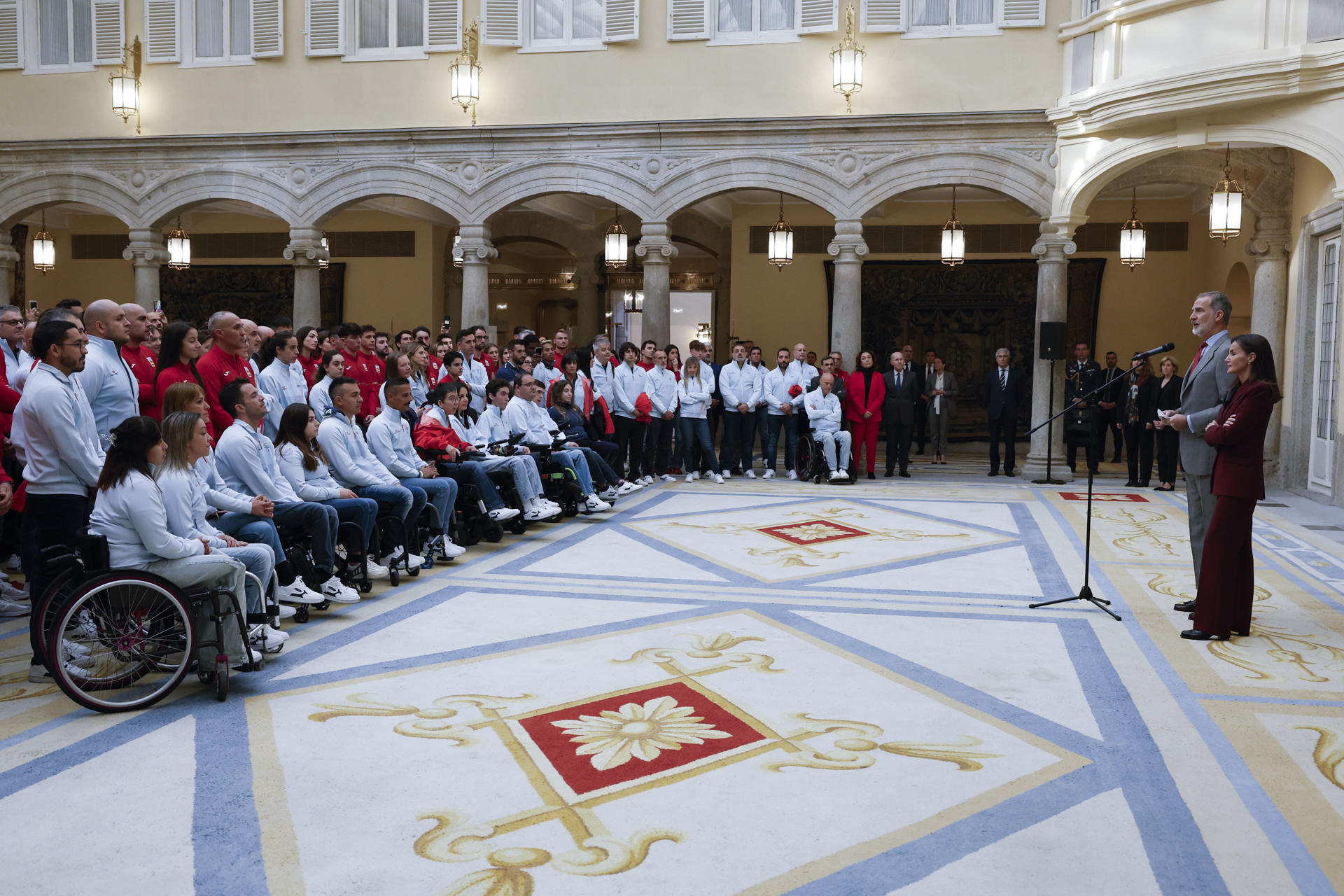 Los reyes de España junto a los deportistas olímpicos y paralímpicos que participaron en los juegos olímpicos de París 2024