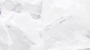 Los perfumes dulces y amaderados son los favoritos de muchas chicas para la temporada más fría del año.