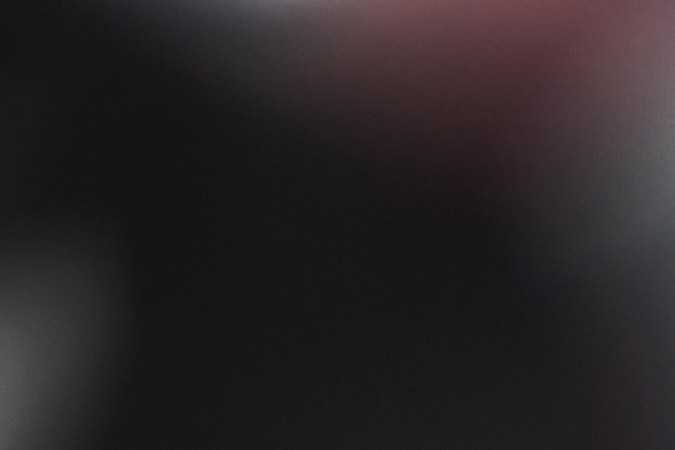 El láser CO2 genera pequeñas lesiones en la piel que promueven su renovación.