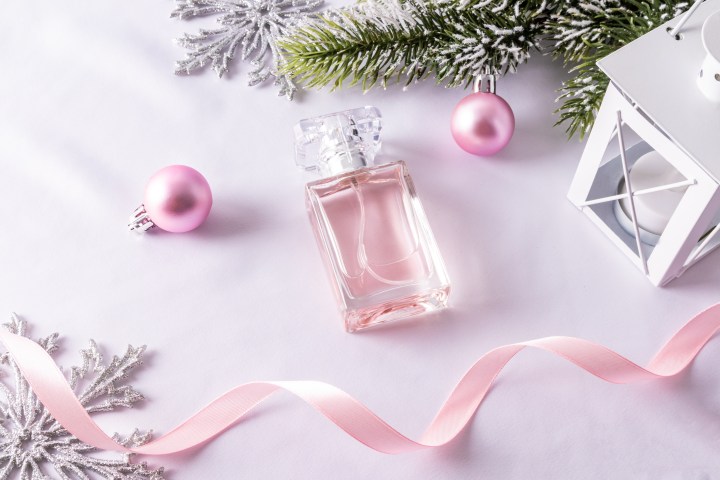 Usa un nuevo perfume con la llegada del año 2025.