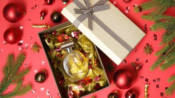 Los perfumes son el regalo perfecto para las mujeres en Navidad.