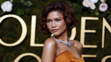 Celebridades como Zendaya y Demi Moore llevaron sus mejores looks a los Golden Globes 2025.