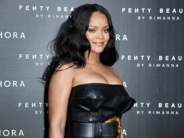 Rihanna incluyó un nuevo producto en su rutina de maquillaje de Fenty Beauty.