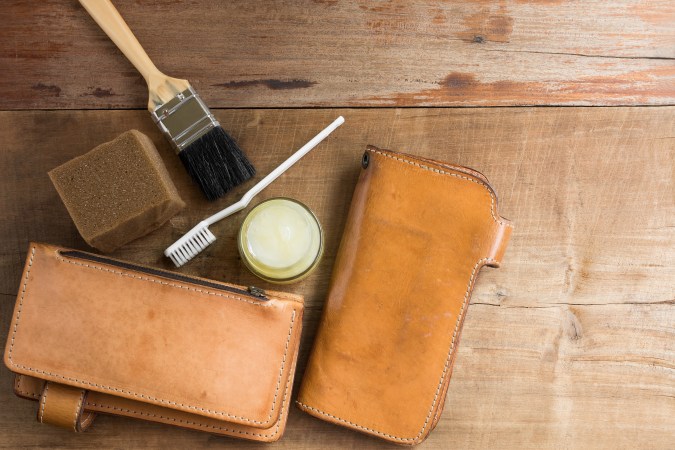 Hidrata el cuero para mantener su aspecto saludable y flexible.