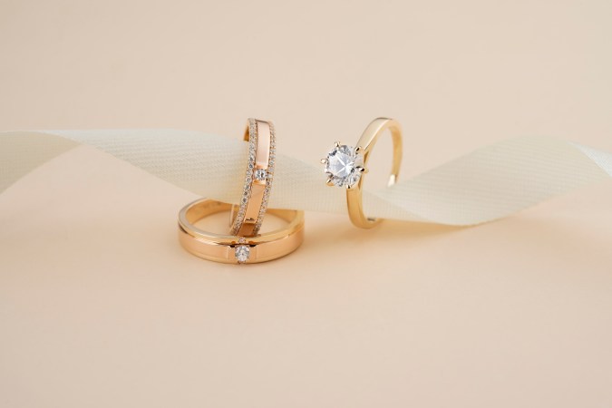 El anillo de compromiso debe contar con un metal de alta calidad.