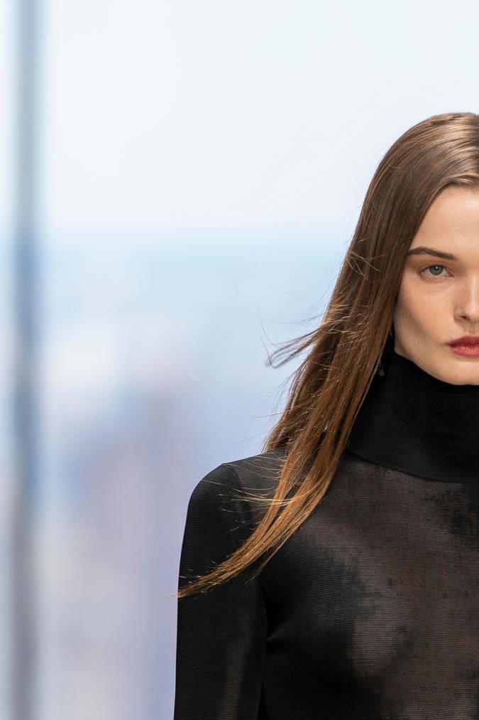 Primer look de la nueva colección de Carolina Herrera en la Semana de la Moda de Nueva York.