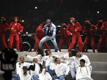 Kendrick Lamar destacó en su actuación en el medio tiempo del Super Bowl.