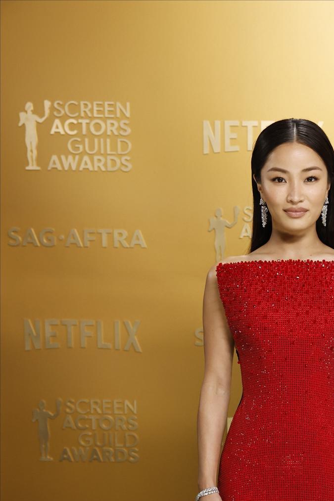 Anna Sawai en la alfombra de los SAG Awards 2025.