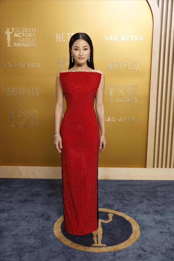 Anna Sawai en la alfombra de los SAG Awards 2025.