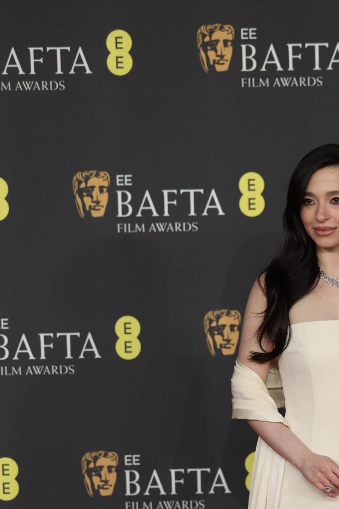 Mikey Madison en la alfombra roja de los Premios BAFTA 2025.