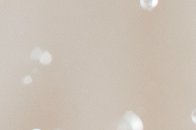 El agua tibia es la opción ideal para limpiar cualquier tipo de piel.