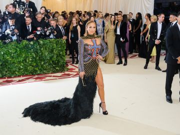 El código de vestimenta de la MET gala se inspira en la moda masculina.